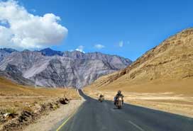 Chandigarh to Leh Taxi Service